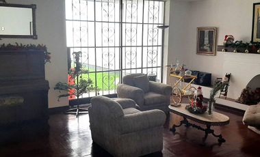 Casa, 362 m2, 4 dorms, 4 baños, jardin, terraza, 2 estac, ideal Proyecto.