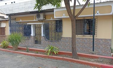 Vendo casa en la Alborada 8va etapa