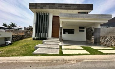CASA EN VENTA EN LOMAS DE COCOYOC