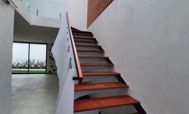 CASA EN VENTA EN LOMALTA TRES MARIAS MORELIA
