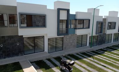 $1,689,660 Una Casa con Alberca SemiOlímpica Tezoyuca Emiliano Zapata Morelos