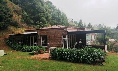 Venta espectacular casa Loma del Escobero Envigado Medellín