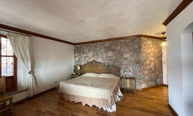 LUXURY VILLA IN THE CENTER / VILLA LUJOSA EN CENTRO