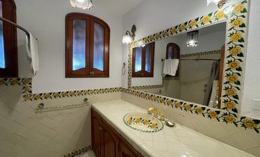LUXURY VILLA IN THE CENTER / VILLA LUJOSA EN CENTRO