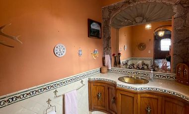 LUXURY VILLA IN THE CENTER / VILLA LUJOSA EN CENTRO