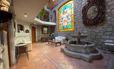 LUXURY VILLA IN THE CENTER / VILLA LUJOSA EN CENTRO