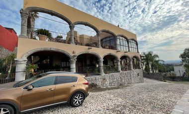 LUXURY VILLA IN THE CENTER / VILLA LUJOSA EN CENTRO