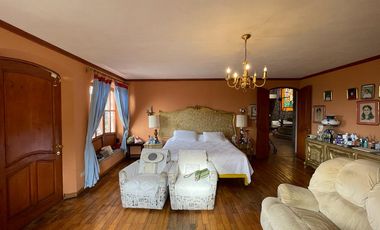 LUXURY VILLA IN THE CENTER / VILLA LUJOSA EN CENTRO