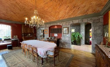 LUXURY VILLA IN THE CENTER / VILLA LUJOSA EN CENTRO