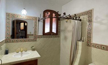 LUXURY VILLA IN THE CENTER / VILLA LUJOSA EN CENTRO