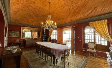 LUXURY VILLA IN THE CENTER / VILLA LUJOSA EN CENTRO