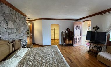 LUXURY VILLA IN THE CENTER / VILLA LUJOSA EN CENTRO