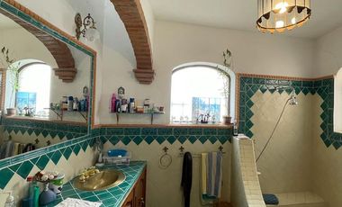 LUXURY VILLA IN THE CENTER / VILLA LUJOSA EN CENTRO