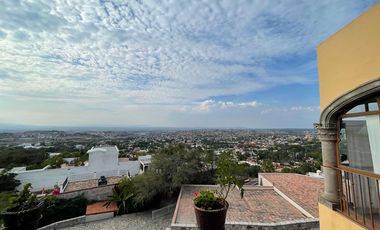 LUXURY VILLA IN THE CENTER / VILLA LUJOSA EN CENTRO