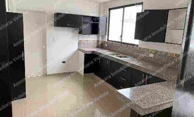 Casa con jacuzzi en alquiler Urbanizacion Napoli, Via Salitre cerca del Centro Comercial El Dorado