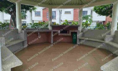 Casa con jacuzzi en alquiler Urbanizacion Napoli, Via Salitre cerca del Centro Comercial El Dorado