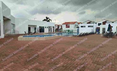 Casa con jacuzzi en alquiler Urbanizacion Napoli, Via Salitre cerca del Centro Comercial El Dorado