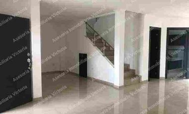 Casa con jacuzzi en alquiler Urbanizacion Napoli, Via Salitre cerca del Centro Comercial El Dorado