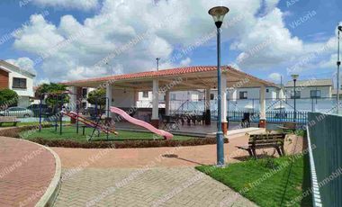 Casa con jacuzzi en alquiler Urbanizacion Napoli, Via Salitre cerca del Centro Comercial El Dorado