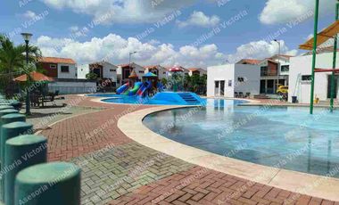 Casa con jacuzzi en alquiler Urbanizacion Napoli, Via Salitre cerca del Centro Comercial El Dorado