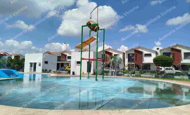 Casa con jacuzzi en alquiler Urbanizacion Napoli, Via Salitre cerca del Centro Comercial El Dorado