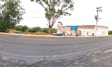 SE VENDE TERRENO CON CONSTRUCCION