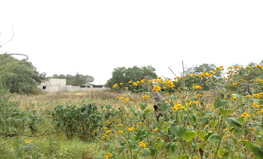 SE VENDE TERRENO CON CONSTRUCCION