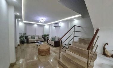 Hermosa Casa Amoblada Remodelada en Alquiler