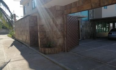 EN VENTA CASA EN ACAPULCO PIE DE LA CUESTA CON FRENTE DE PLAYA FRACCIONAMIENTO LUCES EN EL MAR