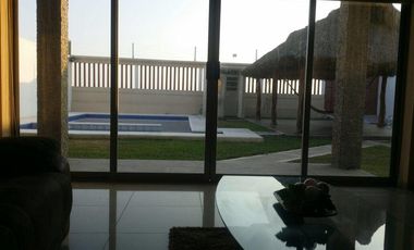 EN VENTA CASA EN ACAPULCO PIE DE LA CUESTA CON FRENTE DE PLAYA FRACCIONAMIENTO LUCES EN EL MAR