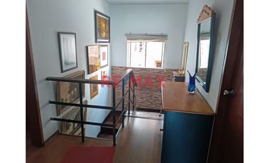 Casa De Tres Pisos En Salamanca De Monterrico, Urb. Recaudadores