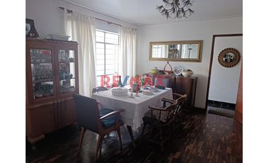 Casa De Tres Pisos En Salamanca De Monterrico, Urb. Recaudadores