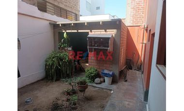 Casa De Tres Pisos En Salamanca De Monterrico, Urb. Recaudadores