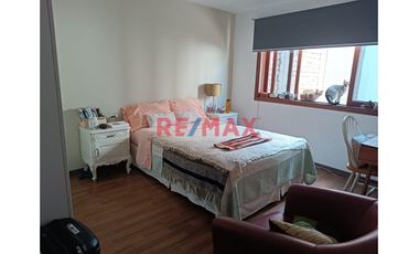 Casa De Tres Pisos En Salamanca De Monterrico, Urb. Recaudadores