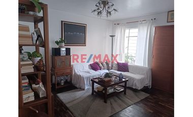 Casa De Tres Pisos En Salamanca De Monterrico, Urb. Recaudadores