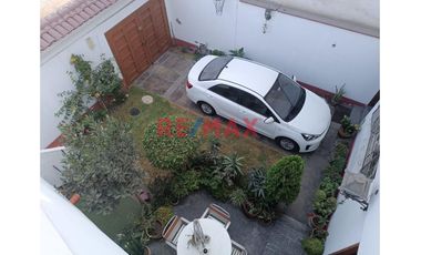 Casa De Tres Pisos En Salamanca De Monterrico, Urb. Recaudadores