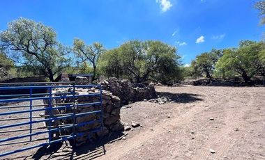 Rancho a pie de carretera con terreno con permiso para explotación de mina de grava y permiso agroindustrial, El Capulín, San José Iturbide Guanajuato