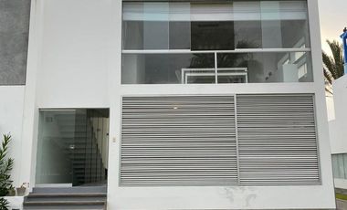 Moderna, impecable y preciosa casa de playa en en exclusivo condominio de playa (km 65Panamericana Sur).Excelente ubicación con 2 vistas, una hacia el