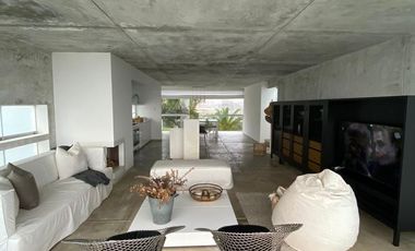Moderna, impecable y preciosa casa de playa en en exclusivo condominio de playa (km 65Panamericana Sur).Excelente ubicación con 2 vistas, una hacia el