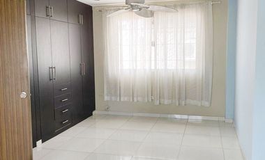 Venta de Casa Alborada Décima Etapa - Con linda remodelación, Guayaquil, Ecuador