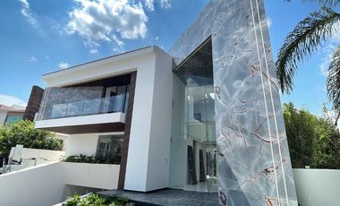 CASA EN VENTA EN LA VISTA COUNTRY CLUB CON 4 RECÁMARAS
