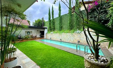 HERMOSA CASA DE VENTA CON PISCINA POR EL RESERVORIO DE CUMBAYÁ!!