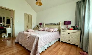 HERMOSA CASA DE VENTA CON PISCINA POR EL RESERVORIO DE CUMBAYÁ!!