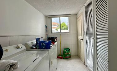 HERMOSA CASA DE VENTA CON PISCINA POR EL RESERVORIO DE CUMBAYÁ!!