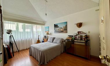 HERMOSA CASA DE VENTA CON PISCINA POR EL RESERVORIO DE CUMBAYÁ!!