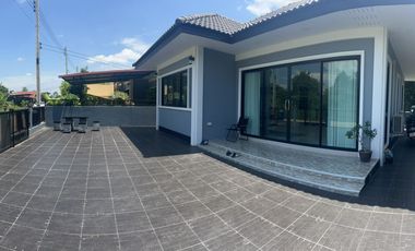 ติดถนนใหญ่!! ขายบ้านชั้นเดียว โครงการบ้านดวงพรโฮม บรรยากาศเงียบสงบ พื้นที่รอบบ้านเยอะ จอดรถได้สูงสุด 4 คัน พื้นที่ 51.9 ตร.วา