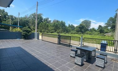 ติดถนนใหญ่!! ขายบ้านชั้นเดียว โครงการบ้านดวงพรโฮม บรรยากาศเงียบสงบ พื้นที่รอบบ้านเยอะ จอดรถได้สูงสุด 4 คัน พื้นที่ 51.9 ตร.วา