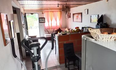 Finca con casa y loza para otro piso, Vereda san isidro Guarne a 10 minutos de la Autopista