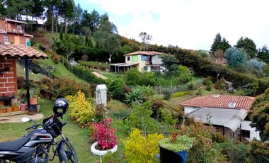 Finca con casa y loza para otro piso, Vereda san isidro Guarne a 10 minutos de la Autopista