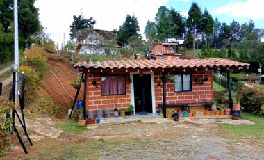 Finca con casa y loza para otro piso, Vereda san isidro Guarne a 10 minutos de la Autopista